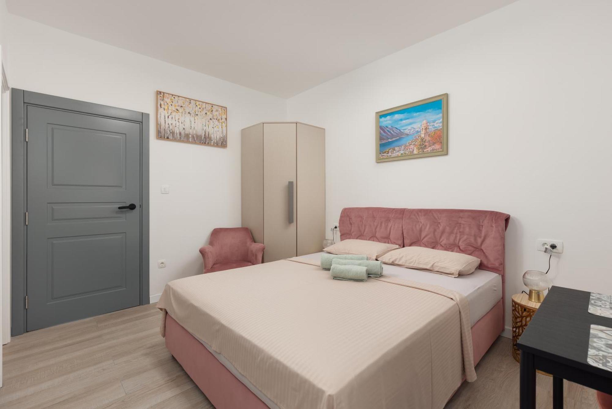 Apartments Time โกตอร์ ภายนอก รูปภาพ