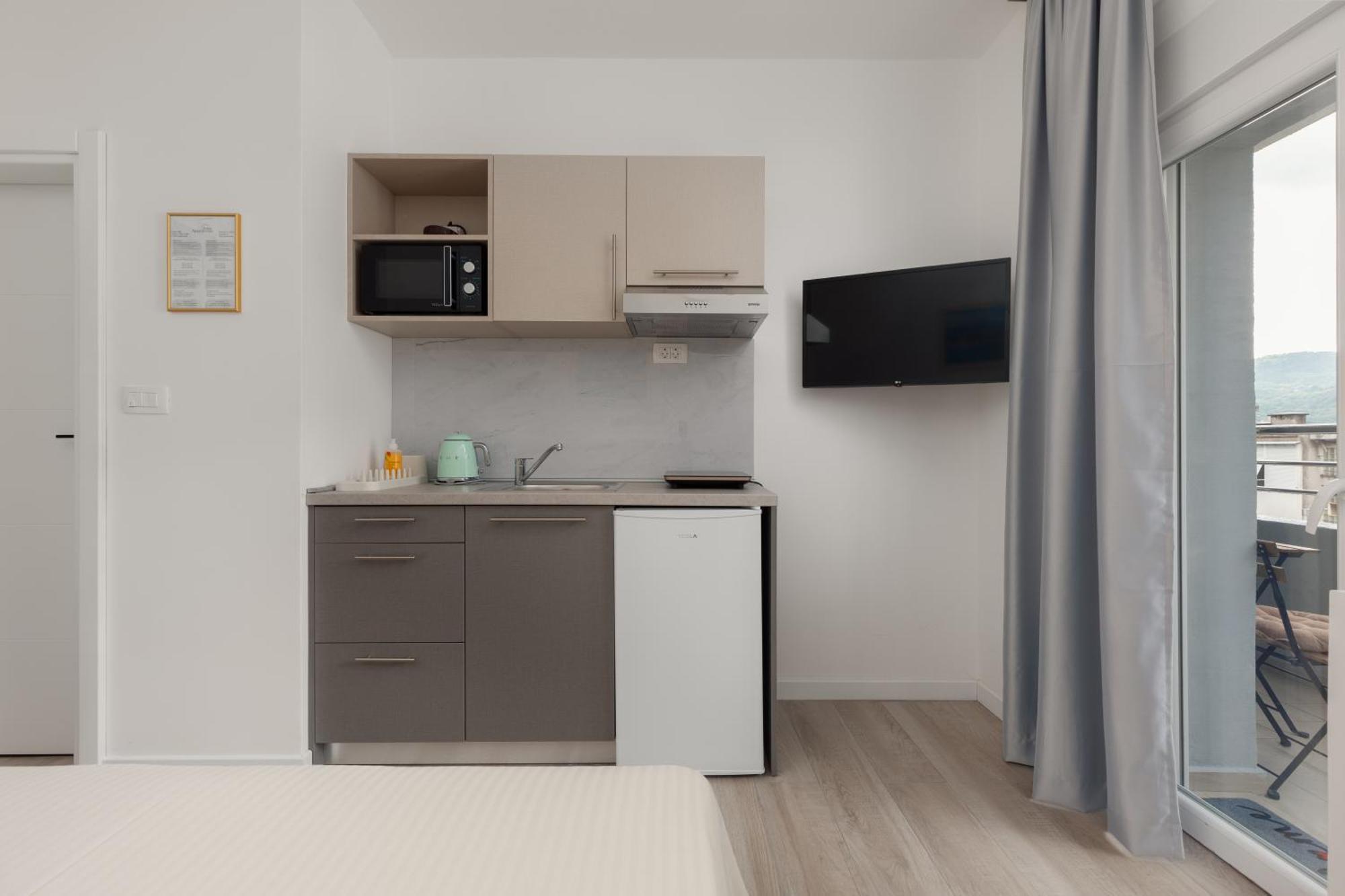 Apartments Time โกตอร์ ภายนอก รูปภาพ